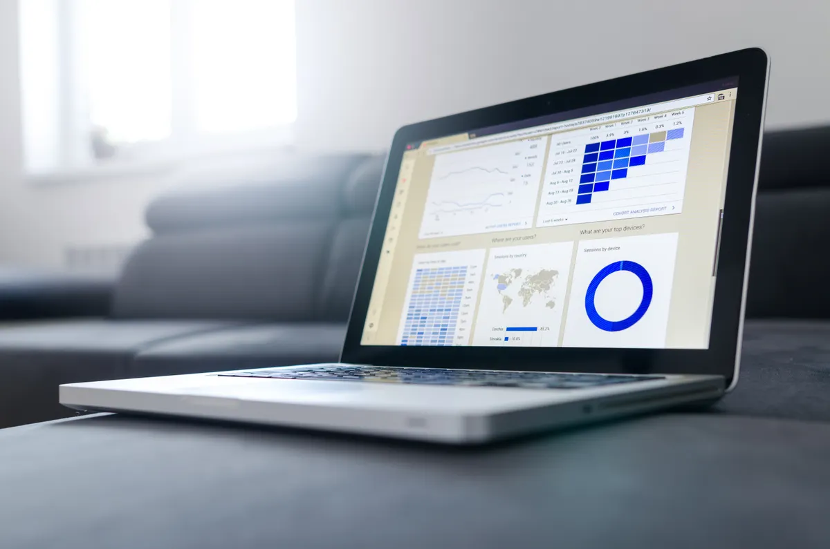 Comparing two cloud auto-apply services on a dashboard