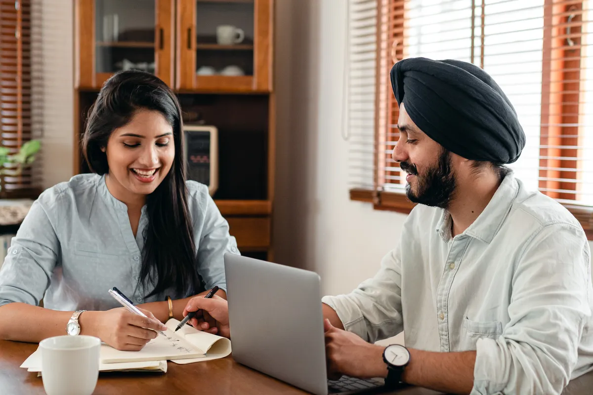 A fresh graduate in India writing a resume on a laptop